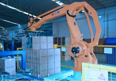 探秘三雅生产线:1台工业机器人抵10名工人